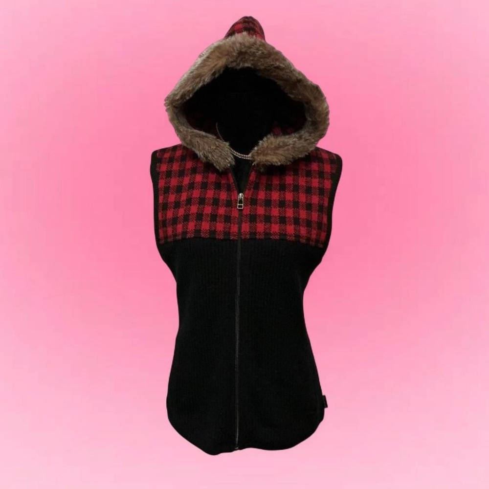 ❤️🖤Woolrich Black and Red Checkered Ribbed Vest with Faux Fur Trim Hood.